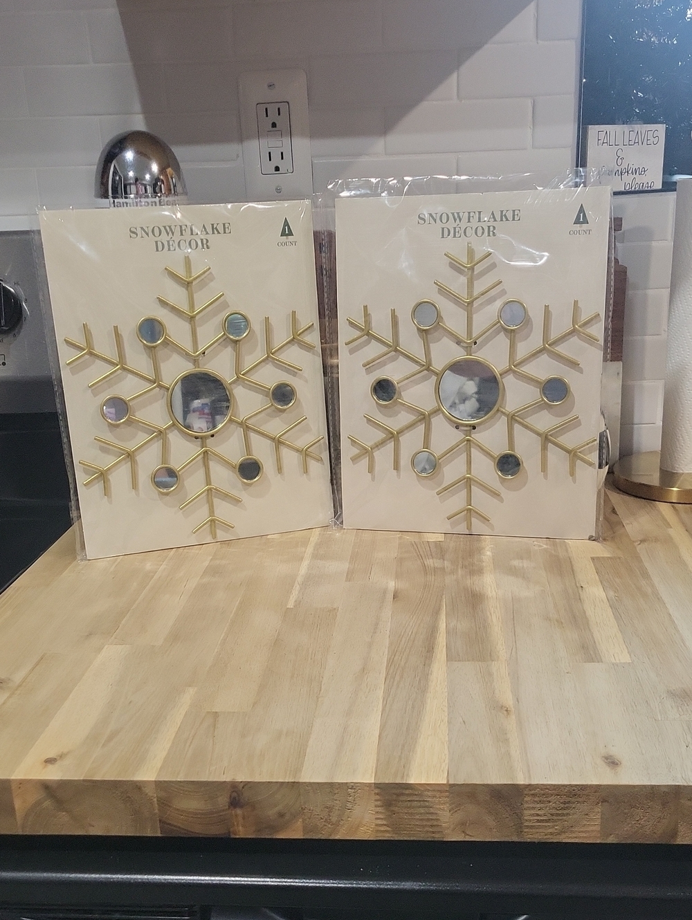 ❄️NEW! Large Gold Snowflake Wall Decor with Mirrored Accents - Picture 2 of 4